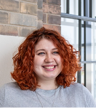 headshot of Barbara (Portrait photo)