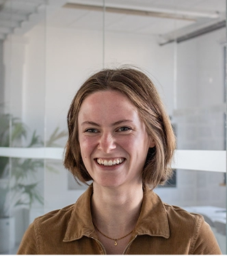 headshot of Hannah (Portrait photo)