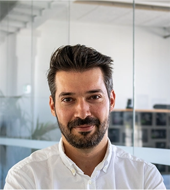 headshot of Martin (Portrait photo)